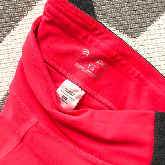 Hot pink/ gray athletic capris M mpg - Picture 3 of 3